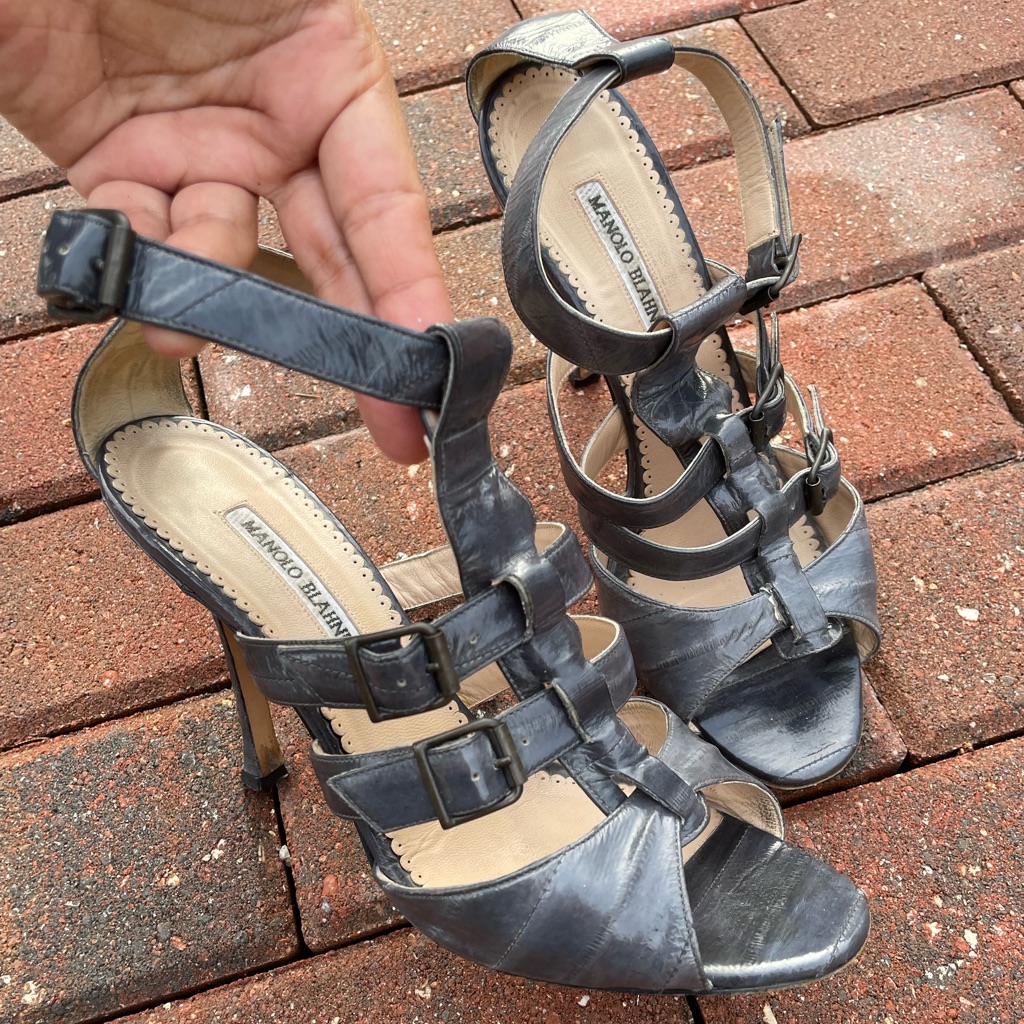 {Manolo Blahnik} Grey Leather Sandals Size 40